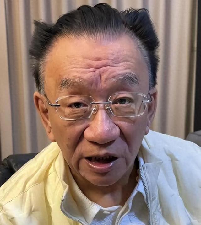 79岁侯耀华晚年凄凉！独居北京无保姆照料，家里脏乱差环境寒酸