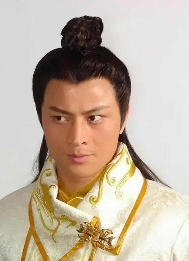 演了83部戏都没红，颜值不输靳东演技不输张译，如今47岁还在拍戏