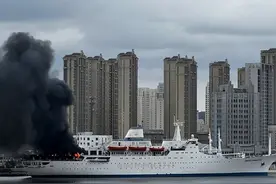 “东方公主”号游轮突发大火，所属公司回应：无人伤亡，火灾已被扑灭图片