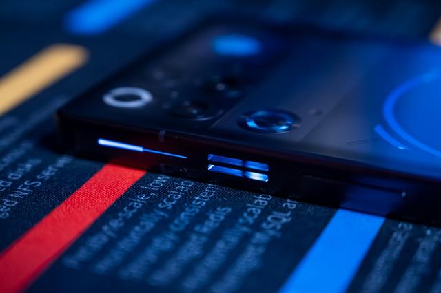 红魔11 Pro+上手体验，“风冷+水冷”的游戏手机，强的离谱？