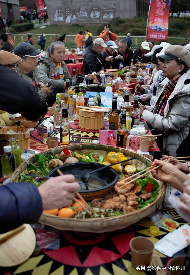 2025年“非遗进景区”凉山州螺髻山彝历新年坝坝宴引客来