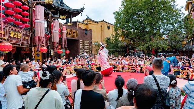 木兰不夜城3天接待游客突破7万人次