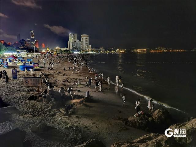 徐徐晚风、人潮熙攘，在第一海水浴场遇见青岛最美夜色