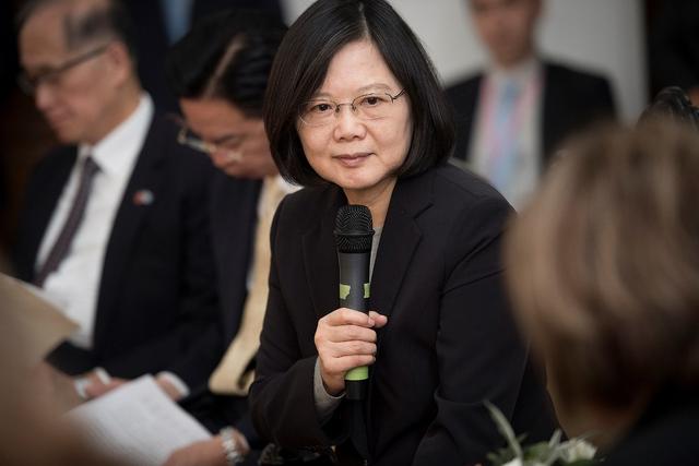 日本连开3枪，蔡英文已离岛，事态严重了，解放军通牒发往东京