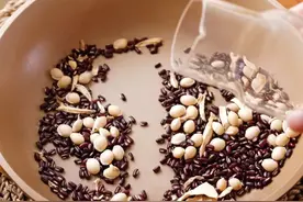 三个豆子一起煮水喝，孩子湿气没了，脾胃好了，一觉睡到大天亮！图片