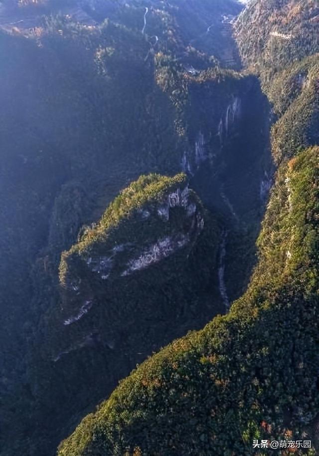 冬日三峡库区现色彩狂欢，秭归山村如宝石散落，错过等一年