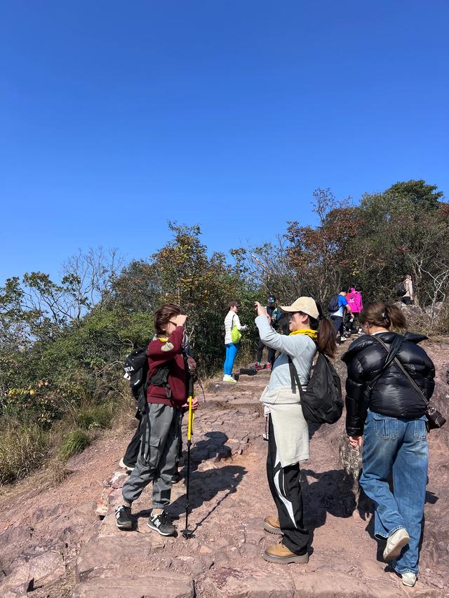 上天竺到云栖竹径，徒步9公里，感受一路秋意。