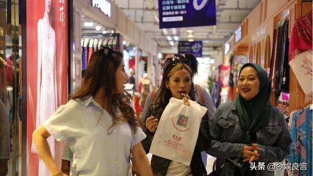 大量日本游客涌入北京，打着旅游幌子不去旅游不吃美食，为啥来？