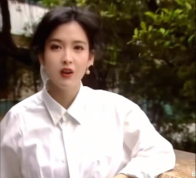 王晶爆料周慧敏：私下很能玩，身上肉和棉花一样软，曝其一大遗憾
