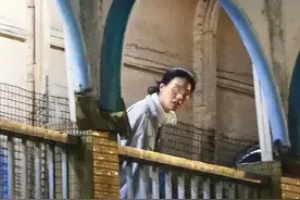 舒淇近照曝光！结婚8年堪比“整容”，身材走形像大妈，网友炸锅图片