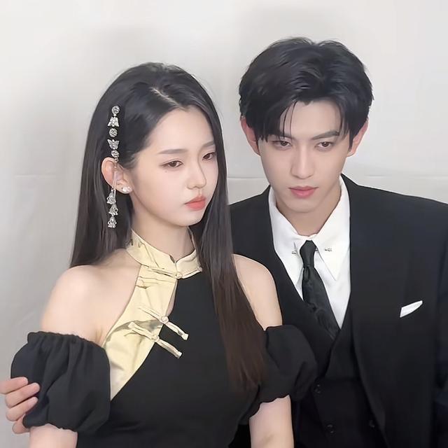 同样都是短剧头部女演员，当李柯以撞衫王小亿，差距一目了然！