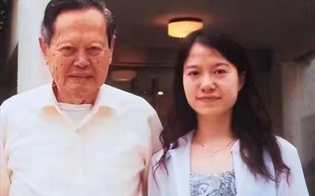 杨振宁妻子翁帆曾自白：为了丈夫的身体，我16年来都是早睡早起