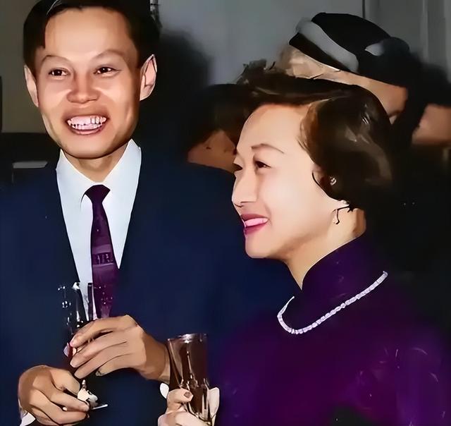 没想到，杨振宁去世后，49岁妻子翁帆，竟因一个动作实现口碑暴涨