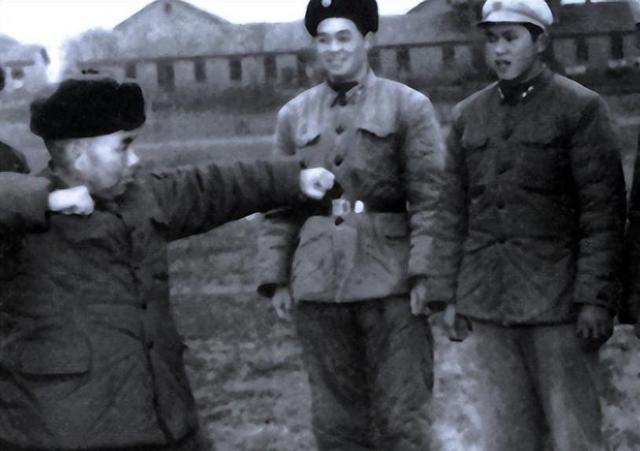 1979年，党中央抓捕许世友儿子，许世友得知后：一定要枪毙！