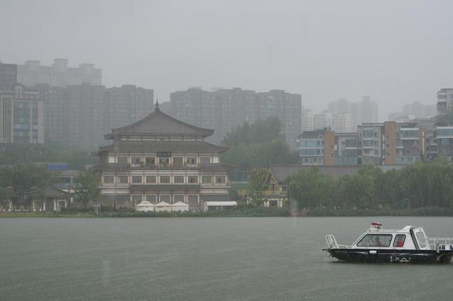 烟雨朦胧西安曲江池
