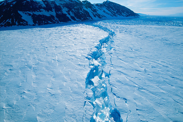 珠峰登顶路拥挤，梅里雪山海拔仅6740米，为何无人能登顶？