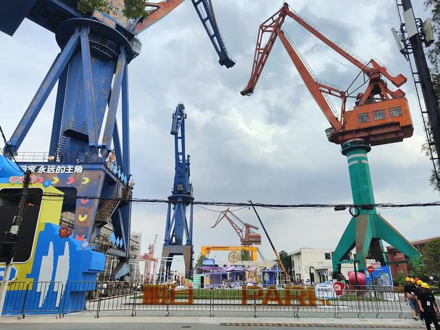 复兴岛上共青路，工业遗存赋新能