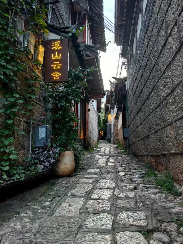 一脚踏进茶马古道！丽江束河古镇，才是云南最被低估的时光秘境