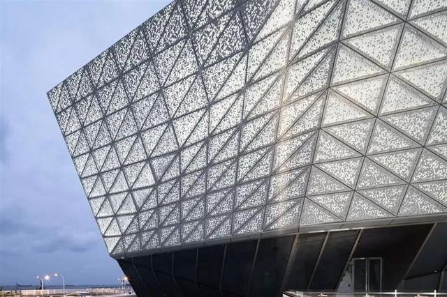 上海新地标：“定海神针”是真高，“东海龙宫”也是真闪！