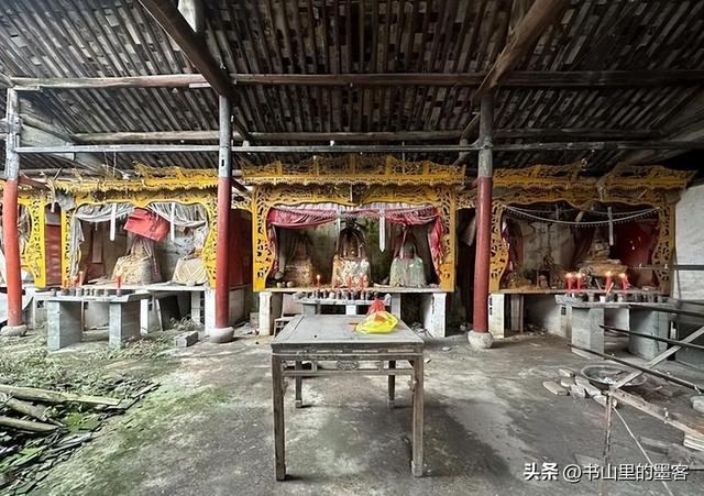 白天念经晚上蹦迪！风流尼姑释智定，东窗事发时，屋里还藏着假发