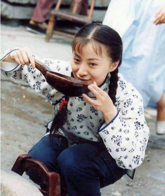 演员徐露：嫌丈夫丑不生孩子，丈夫给她245万，生下女儿后怎样了