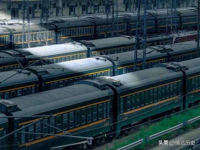明明高铁更快，为啥还有人守着绿皮火车跑一夜，答案比你想的现实