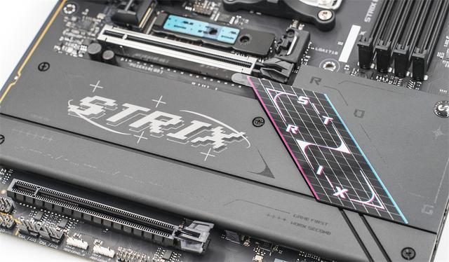 自带屏幕的主机—联力207D+9950X3D+ROG B850-F+索泰5070Ti装机