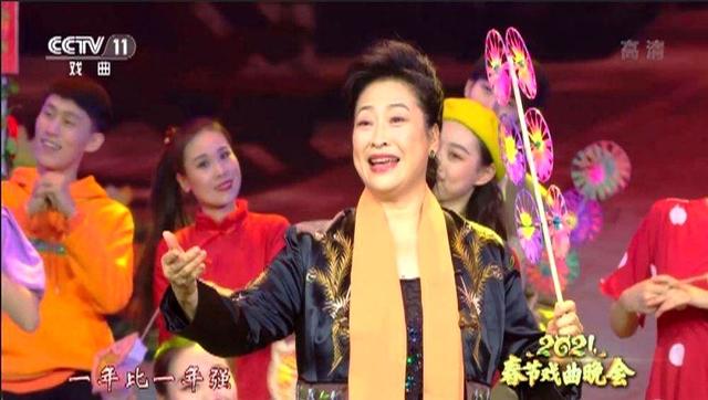 没想到他就是许娣老公，结婚40年甘当家庭煮夫，地位比许娣还高