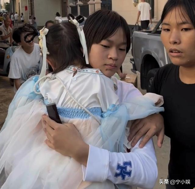 郭晶晶说对了！全红婵家别墅封顶，令人不适的事发生，还不止一件