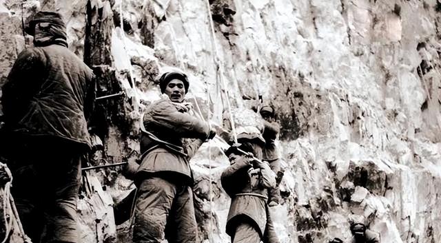 川藏线上的司机为何总要点烟扔出窗外？藏民：扔烟的都是聪明人