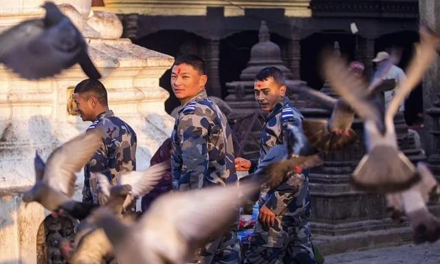 这个一妻多夫制的民族，晚上怎么过？女人直言：简直就是受罪