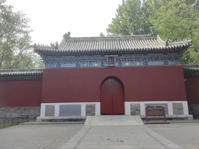 北京北海公园：都有哪些景点，绕湖走一圈看看。