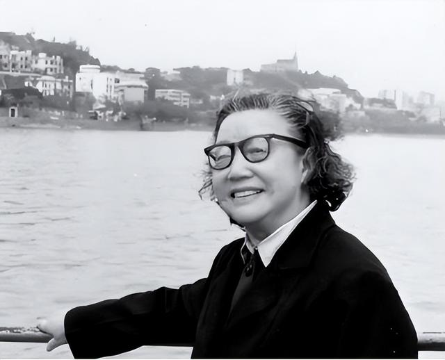 1955年，毛主席看到枪决名单后，拍案大怒：她可是咱全党的恩人！