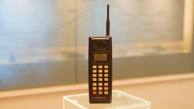 通信历史连载787-韩国和三星电子第一部手机SH-100-1988年