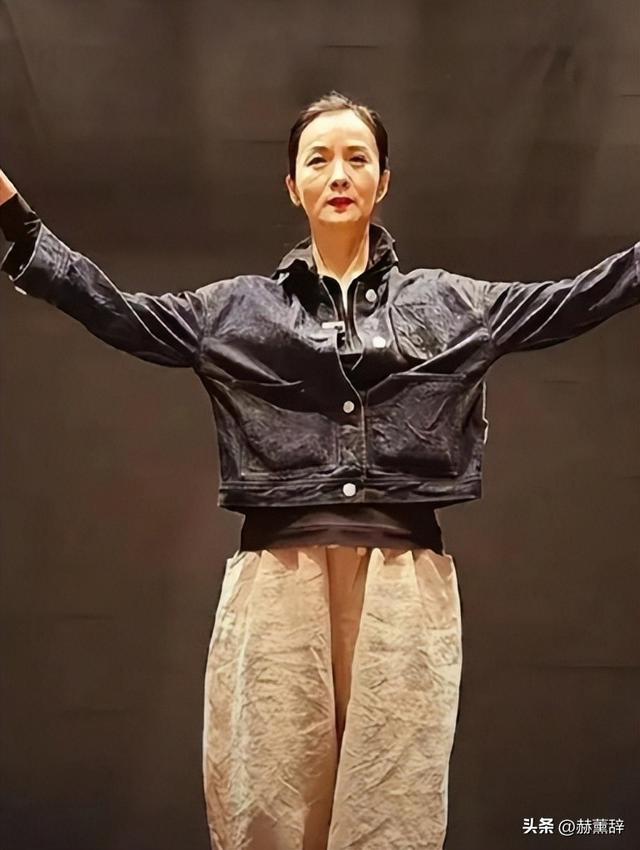 吃里扒外！定居美国13年，回国捞金惨遭“驱逐”，52岁活成了笑话