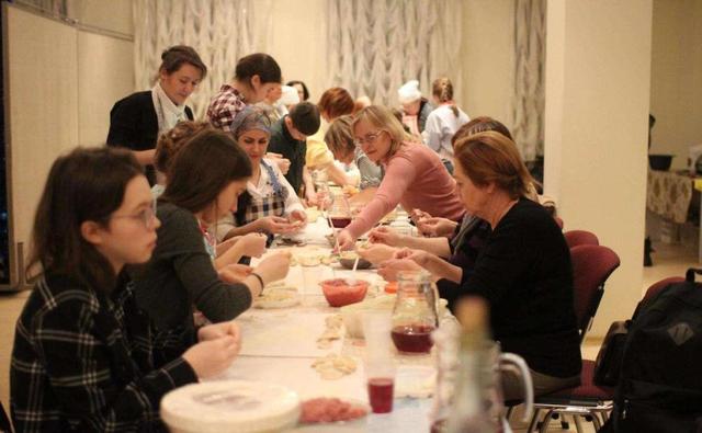 大量日本游客涌入上海，打着旅游幌子不去游玩不吃美食，为啥来？