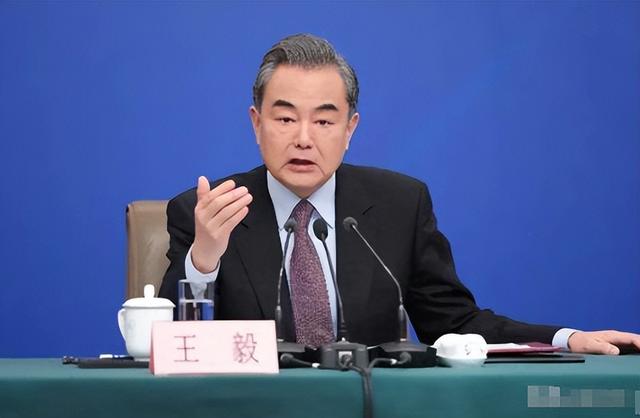 高市强行贴上来，日本死缠烂打要求中日会晤，中方被逼喊出2个字