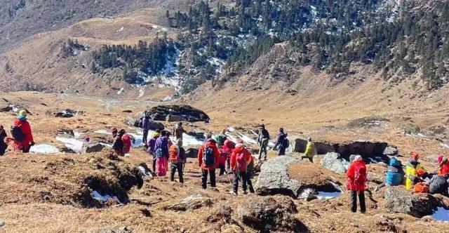 湖南小伙哈巴雪山坠亡，遇难全过程曝光，网友一边倒：不值得同情