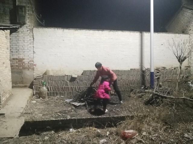 我和妻子吵架，她闺蜜来劝和，最后却把我拉进了她的房间