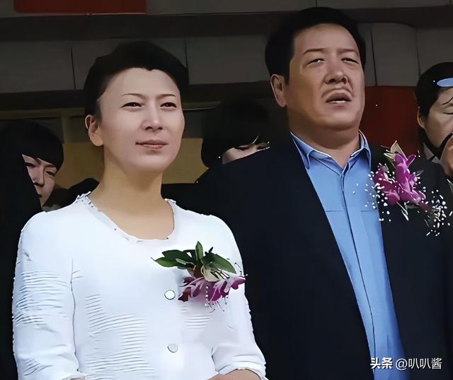 闫学晶风波终于落幕！6个男人惨遭牵连	，其中儿媳与继女最不好过