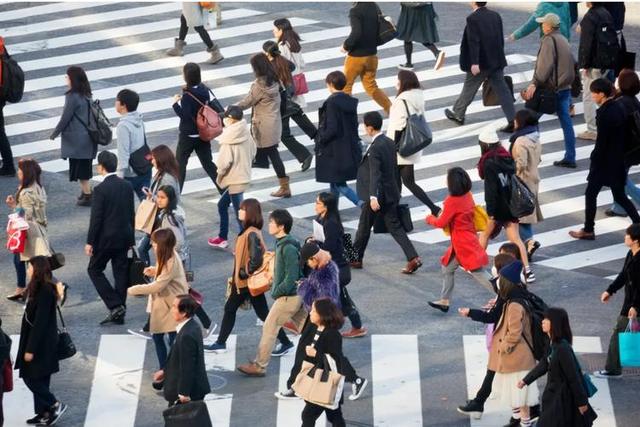 不到48小时，高市大反转，支持率飙升至92.4%，日本发生了什么？