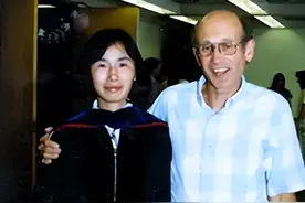 1983年，宋彬彬在美国的照片，为何晚年回国道歉，仍然不被原谅？图片