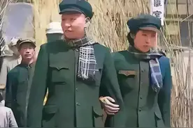 1948年，刘少奇和王光美结婚照，那年她27岁，妥妥一个大美女图片