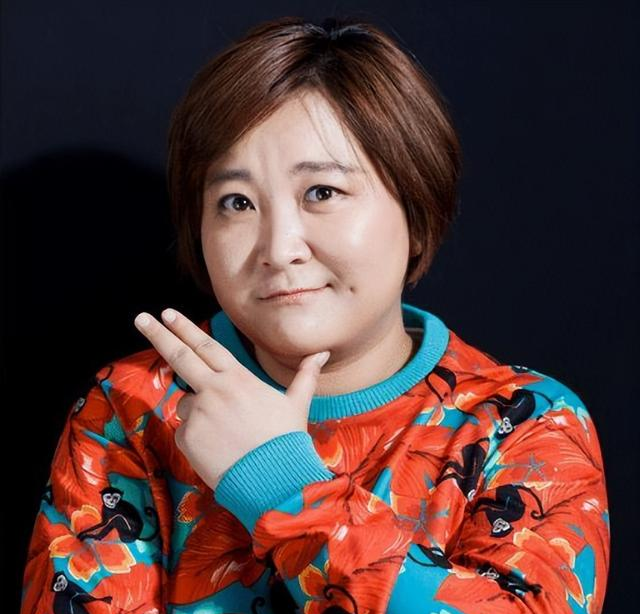 钱赚够了不装了？退出春晚销声匿迹的贾玲，如今下场令人唏嘘