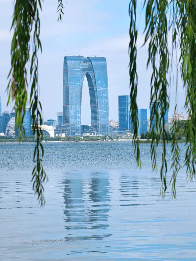 金鸡湖，一幅永不落幕的动态苏绣长卷