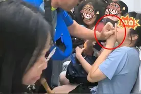 大爷火了，逼女孩让座不成做出恶心猥琐动作，警方通报：不惯着你图片