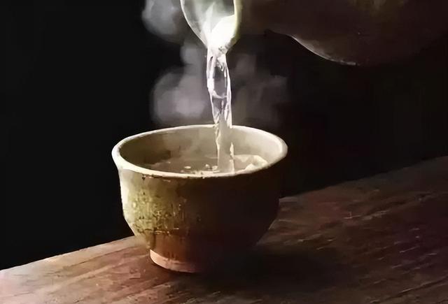 全球都在喝冷水，为什么中国人只对热水情有独钟？原因太心酸！
