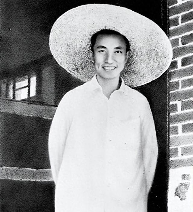 15岁入党，18岁和主席结婚，如今仍健在，却几乎不露面
