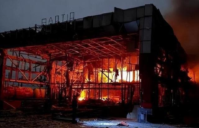 深夜653架无人机掠过乌克兰	，战争把冬天点亮的不是灯