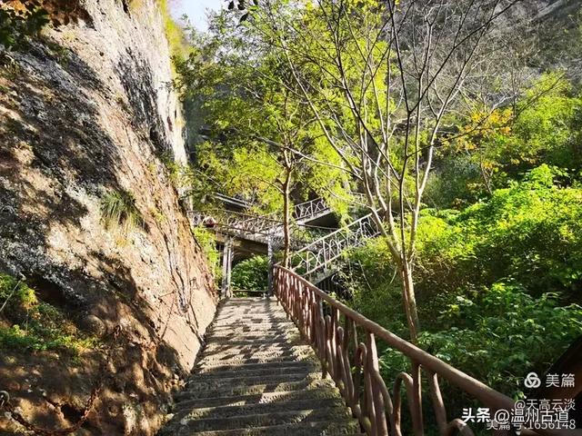 这处以丹霞地貌而闻名的名胜奇观，风光奇绝值得一去！